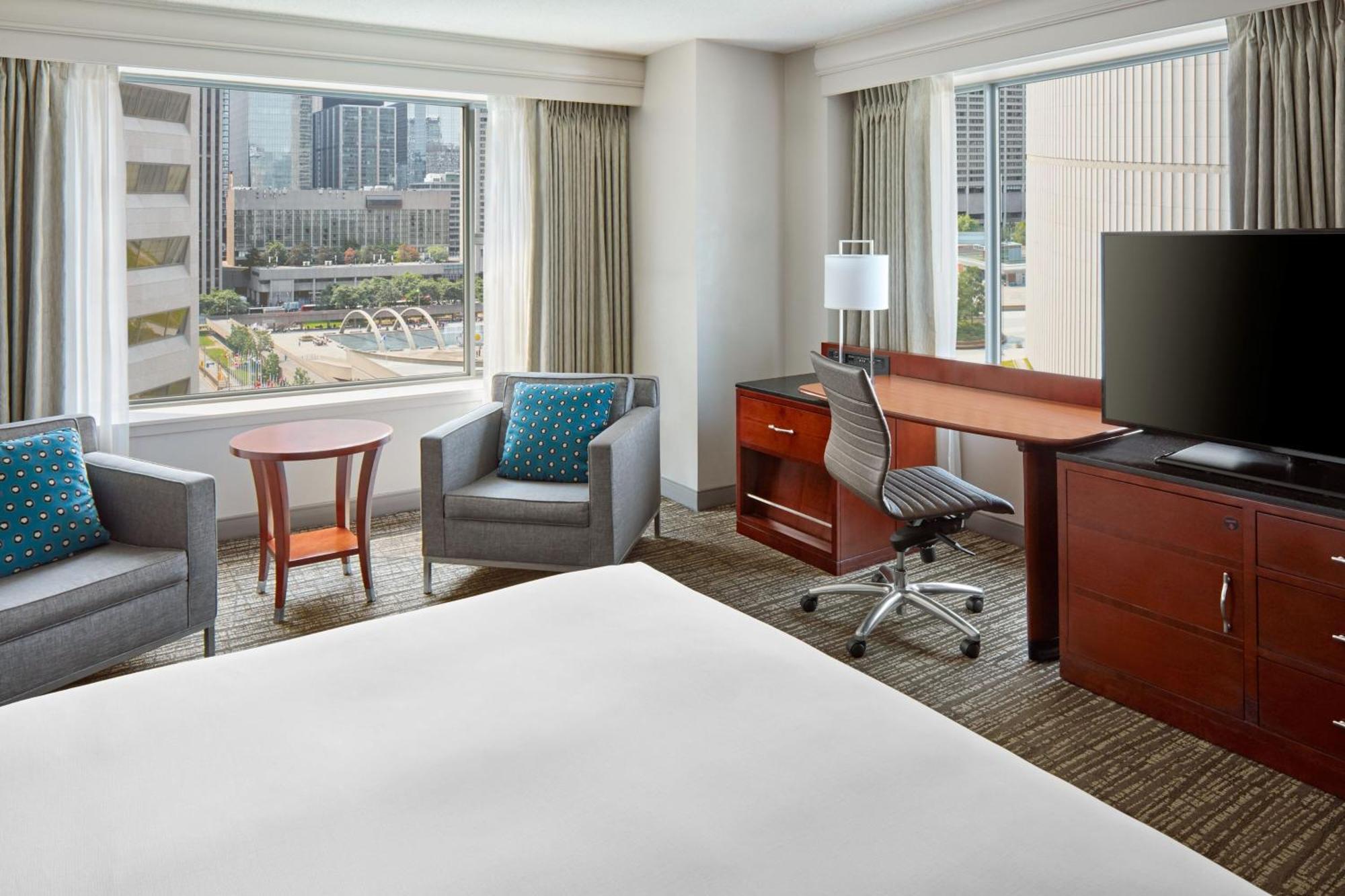 Guest room, 1 King, Nathan Phillips view, City view,701789227:JPEG